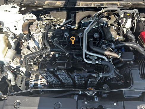 Used 2025 Nissan Altima 2.5 SV FWD image 31