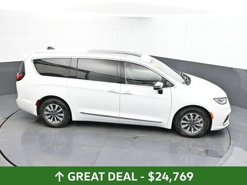 Used 2023 Chrysler Pacifica Limited FWD image 39