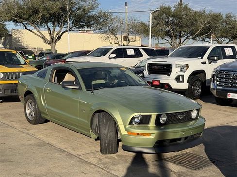 Used 2005 Ford Mustang GT image 3