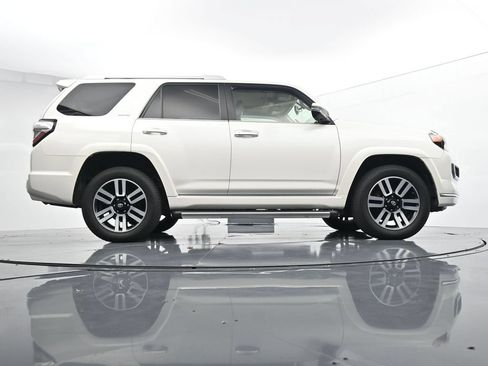 Used 2017 Toyota 4Runner Limited AWD/4WD image 38