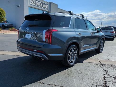 Used 2023 Hyundai Palisade SEL AWD/4WD image 3