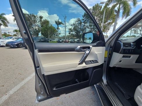Used 2023 Lexus GX 460 Luxury w/ Accessory Package image 17