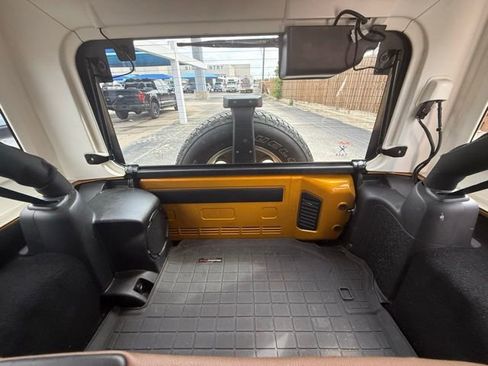 Used 2014 Jeep Wrangler Unlimited Sahara w/ Connectivity Group AWD/4WD image 13