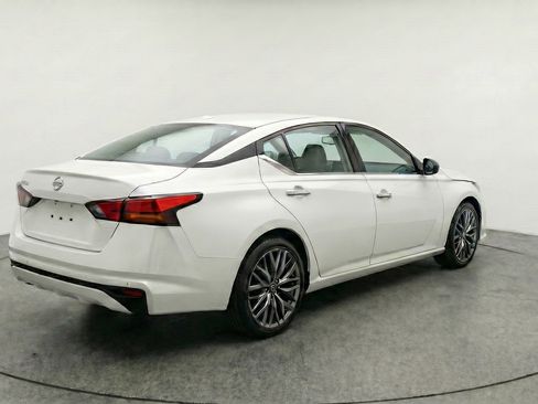 Used 2025 Nissan Altima 2.5 SV FWD image 9