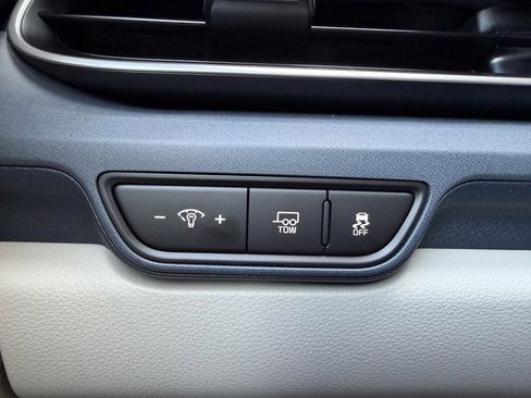 Used 2025 Kia Carnival EX image 28