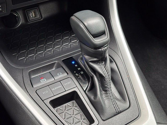 Used 2024 Toyota RAV4 XLE FWD image 27