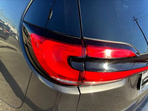 Used 2021 Chrysler Pacifica Touring image 26