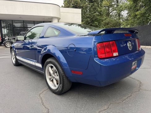 Used 2006 Ford Mustang Premium RWD image 3