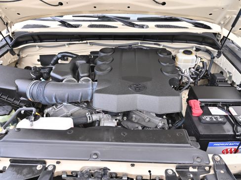 Used 2010 Toyota FJ Cruiser 4WD image 42