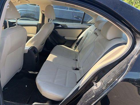 Used 2017 Volkswagen Jetta SE FWD image 6