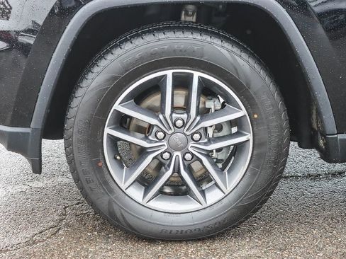 Used 2019 Jeep Grand Cherokee Laredo w/ Laredo X Package image 15