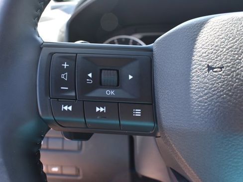 Used 2025 Nissan Rogue SV FWD image 19