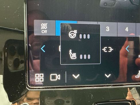 Certified 2024 Volvo XC40 B5 Plus w/ Protection Package Premier image 16