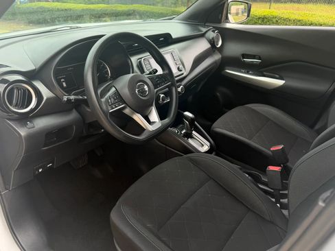 Used 2019 Nissan Kicks SV FWD image 9