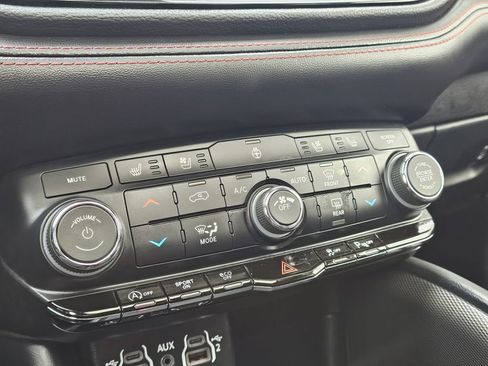 Used 2024 Dodge Durango GT AWD/4WD image 25