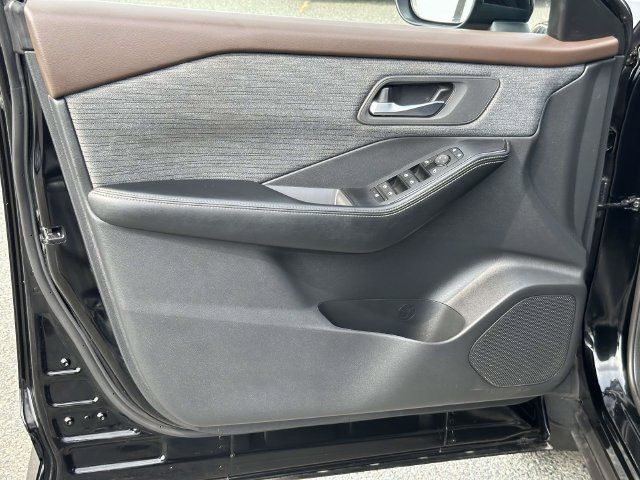 Used 2023 Nissan Rogue SV AWD/4WD image 15