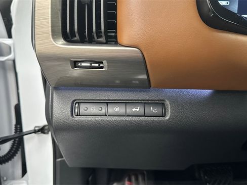 Certified 2025 Nissan Pathfinder Platinum w/ Cargo Package image 31