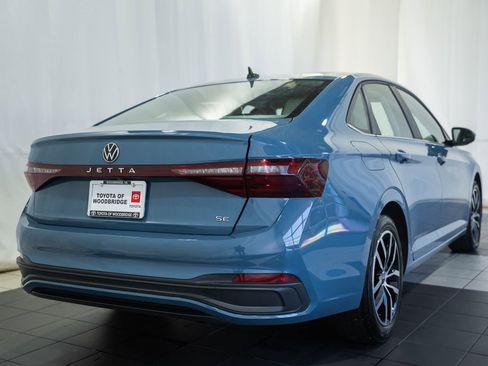 Used 2025 Volkswagen Jetta SE FWD image 4