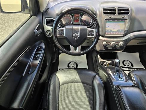 Used 2019 Dodge Journey Crossroad w/ Nav & Sun Group FWD image 3