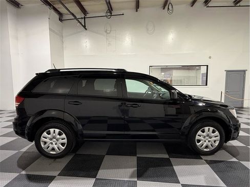 Used 2019 Dodge Journey SE image 4