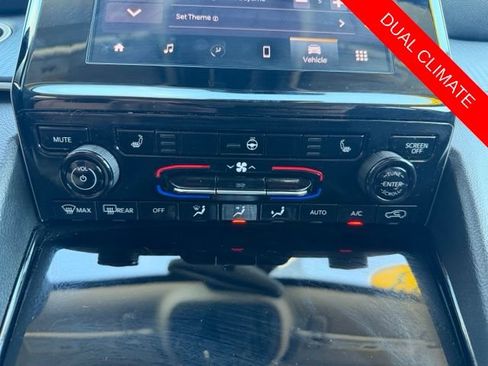 Used 2023 Jeep Grand Cherokee Laredo w/ Luxury Tech Group I AWD/4WD image 47