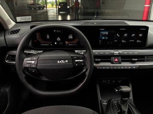Used 2025 Kia K4 FWD image 13