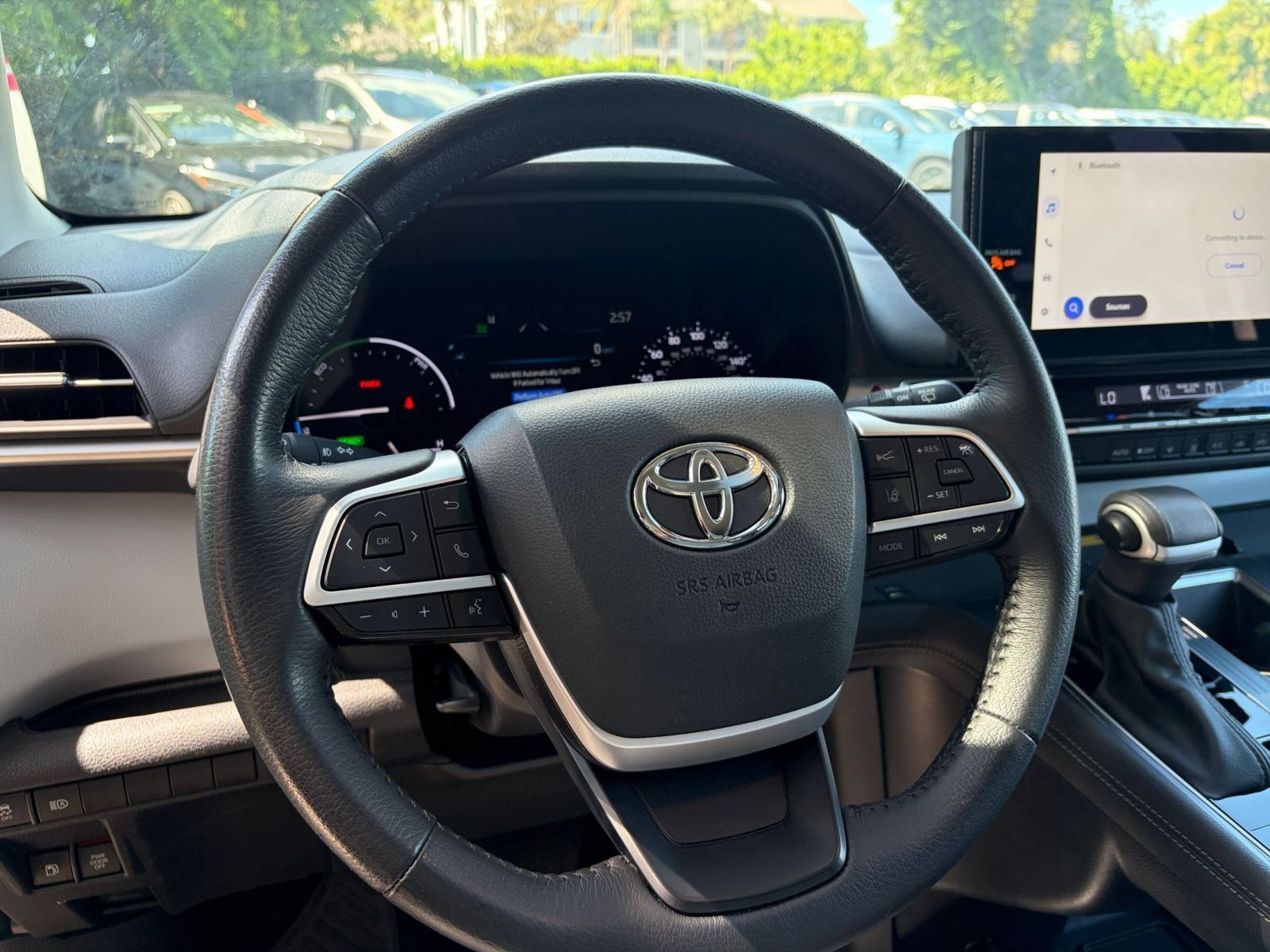 Used 2025 Toyota Sienna XLE FWD image 28