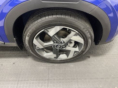 Used 2023 Hyundai Venue Limited image 27