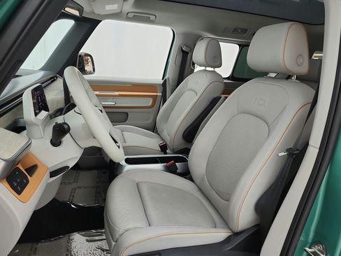 Used 2025 Volkswagen ID. Buzz 1st Edition AWD/4WD image 15