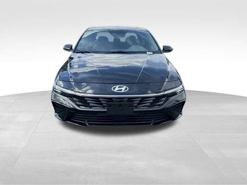 Used 2025 Hyundai Elantra SEL FWD image 2