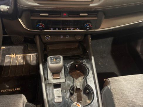 Used 2023 Nissan Rogue SV image 13