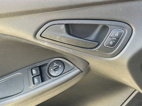 Used 2017 Ford Focus S image 16