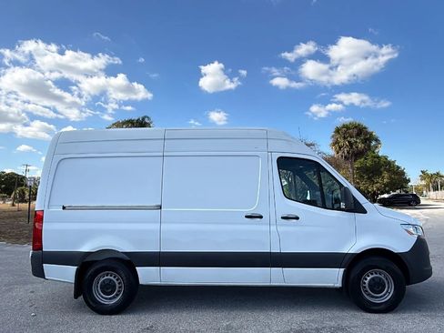 Used 2021 Mercedes-Benz Sprinter 1500 image 5
