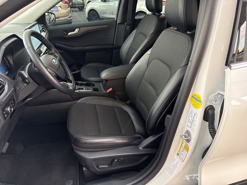 Used 2025 Ford Escape SE image 11