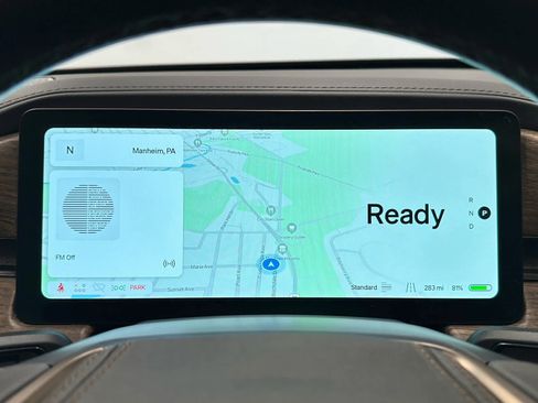 Used 2025 Rivian R1T Premium image 27