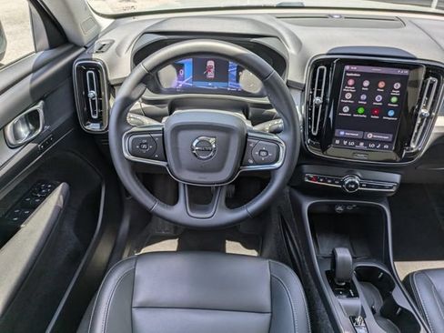 Certified 2025 Volvo XC40 B5 Core AWD/4WD image 21
