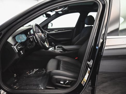 Used 2023 BMW 530e xDrive w/ Premium Package image 34