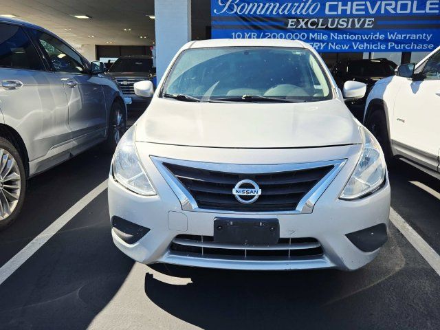 Used 2017 Nissan Versa SV FWD image 3