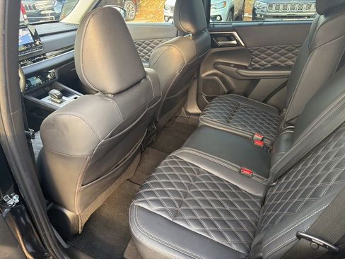 Used 2023 Mitsubishi Outlander SEL image 16