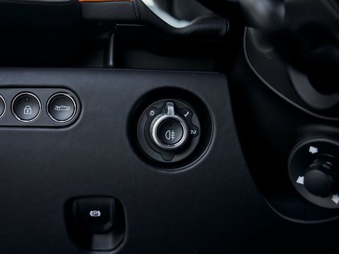 Used 2025 McLaren Artura Spider image 44