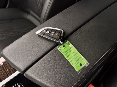 Used 2023 BMW 530i w/ Convenience Package RWD image 25