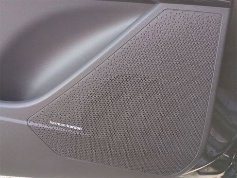 New 2025 Kia Niro SX Touring image 25