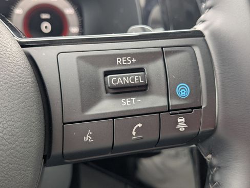 Used 2023 Nissan Pathfinder Platinum AWD/4WD image 19