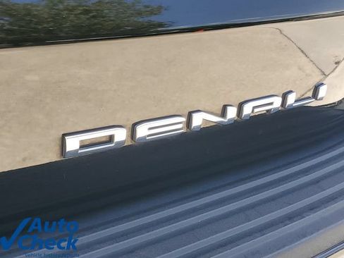 Used 2023 GMC Yukon XL Denali AWD/4WD image 9