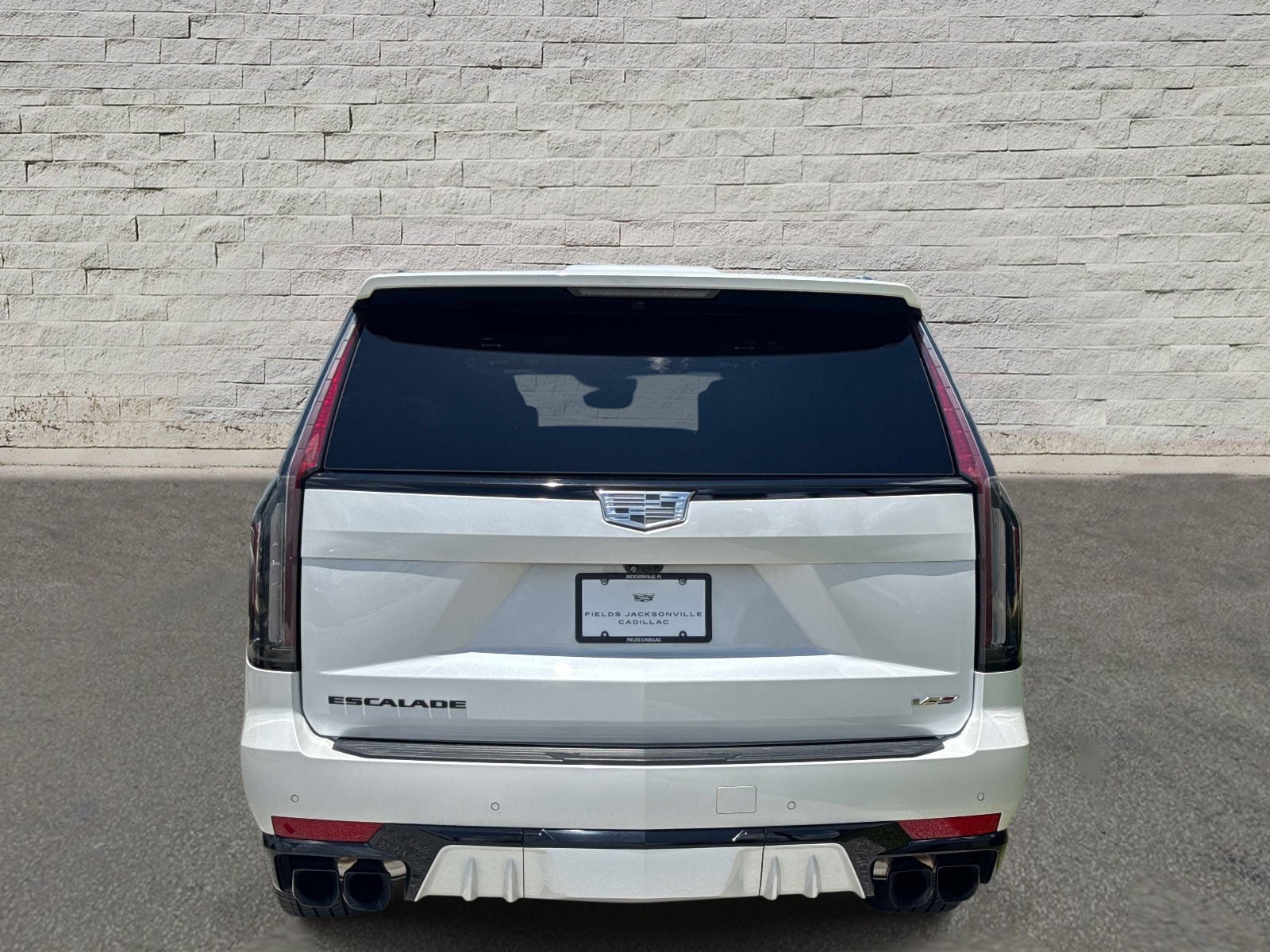 Used 2024 Cadillac Escalade V w/ LPO, ONYX Package AWD/4WD image 4