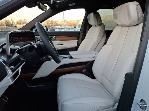 New 2026 Cadillac Vistiq Luxury AWD/4WD image 9