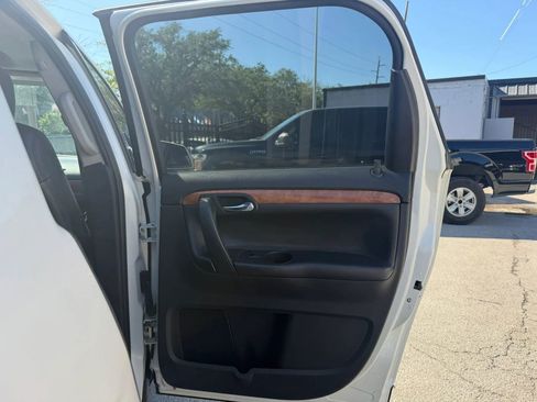 Used 2010 Saturn Outlook XR FWD image 11