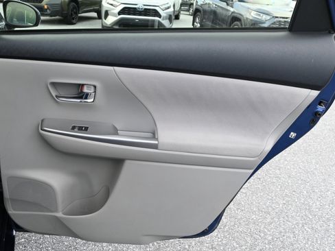 Used 2017 Toyota Prius V Three image 28