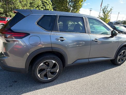 Used 2024 Nissan Rogue SV AWD/4WD image 8