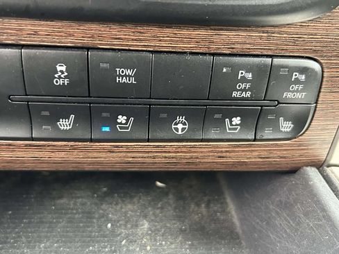 Used 2017 RAM 1500 Laramie w/ Convenience Group AWD/4WD image 25